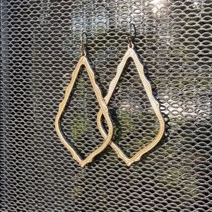 Rose gold Kendra Scott earrings!!